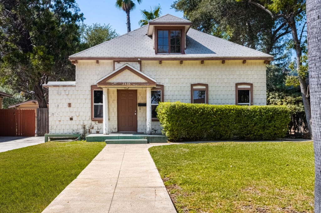 Read more about How I Sold a Fixer Upper Property in South Pasadena for $1.3 Million!